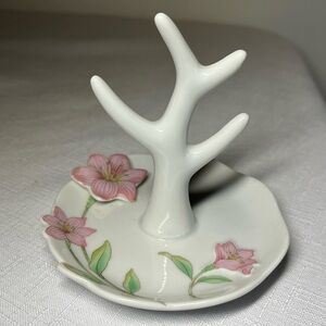Vintage 3D floral ring holder. Porcelain. Cameron Japan